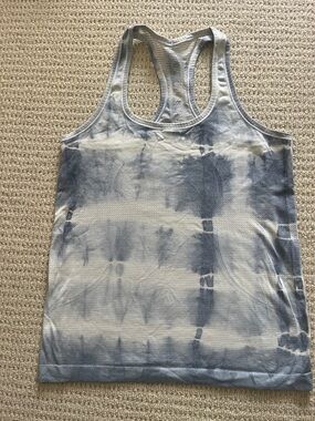 Lululemon Swiftly Tie-Dye Racerback Tank Top - Blue and White Size 8